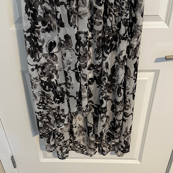 Vera Wang Black and White Maxi Dress - Picture 4 of 12